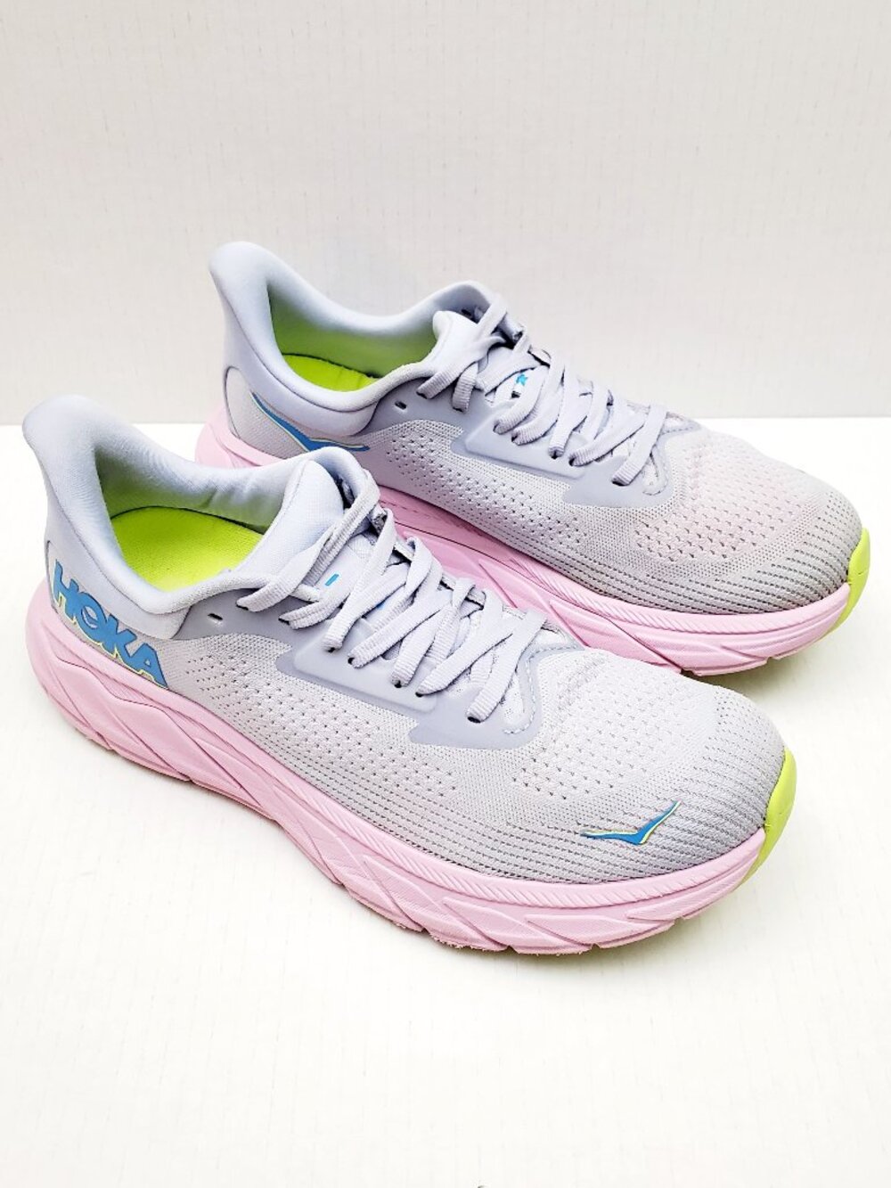 HOKA ONE ONE ARAHI 7 Womens Size 8b Grey & Pink Athletic Running Shoes 1147851